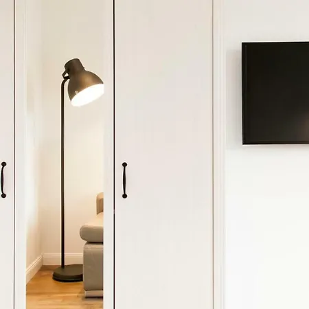 Summerwinter - Luxury Comfort Old Town Apartment, 2 Bedrooms & 2 Sofas